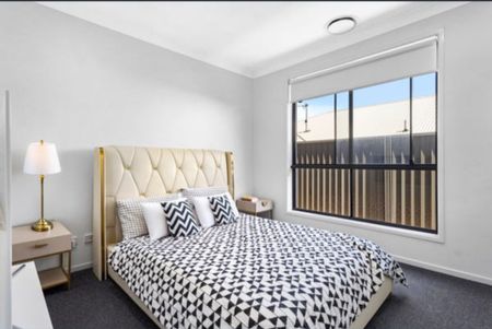 Effortless Modern Living in a Family-Friendly Location&excl; - Photo 3