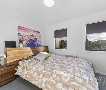 “Modern 2 BEDROOM TOWNHOUSE PLUS STUDY” - Photo 4