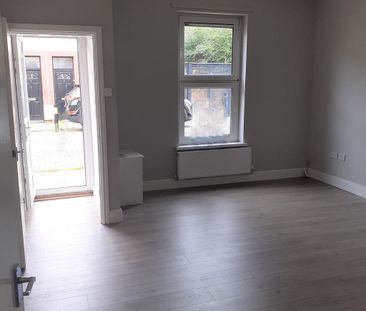 2 bedroom end of terrace house to rent - Photo 5