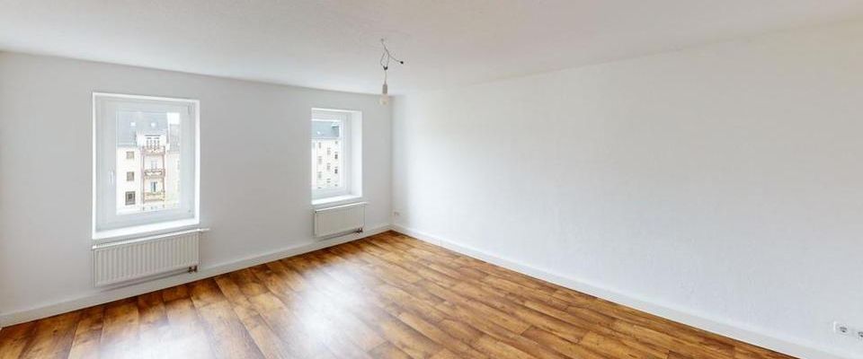 große Dachgeschosswohnung mit Einbauküche - Foto 1