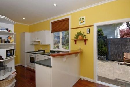 Lovely Character Home in Prime Location - Photo 2