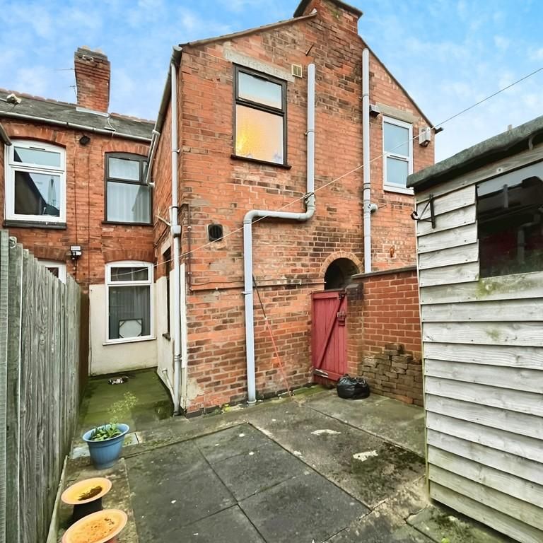 2 bedroom terraced house to rent - Photo 1