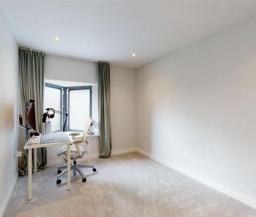 4 bedroom semi-detached house to rent - Photo 1