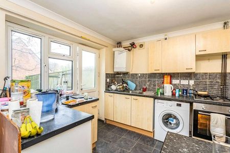 6 bedroom semi-detached house to rent - Photo 4