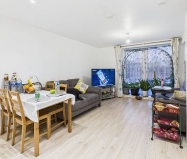 Peel Close, Tatling End, Gerrards Cross,SL9 - Photo 1