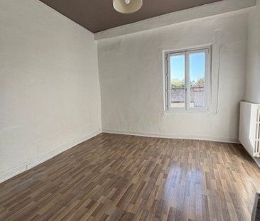 À louer – Appartement Triplex en plein centre-ville de PACY-SUR-EURE - Photo 2