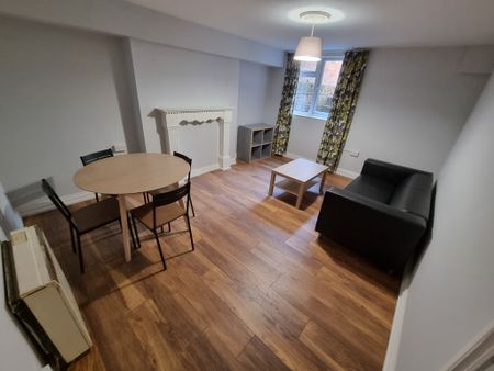 2 Bed Student Accommodation - Photo 2