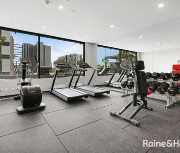 Furnished Executive Apartment in Prime Location - The Emporium! - Photo 4