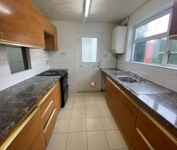 3 bedroom semi-detached house to rent - Photo 6