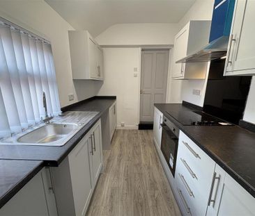 2 bedroom terraced house to rent - Photo 4