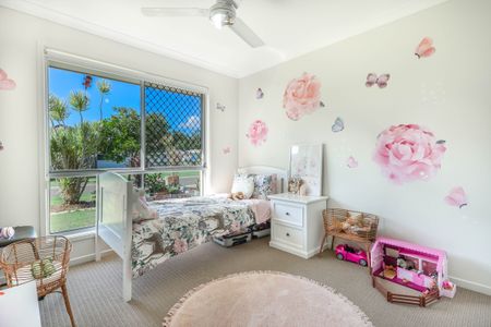 :: MODERN UP MARKET RESIDENCE IN FOREST SPRINGS ESTATE! - Photo 2