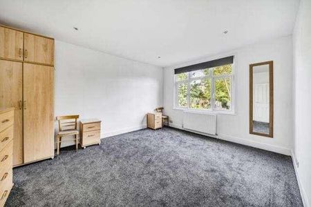 Hutton Grove, London, N12 - Photo 2