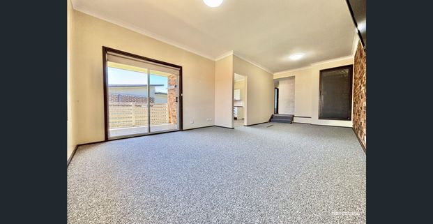 AFFORDABLE AND LOW MAINTENANCE. LOVELY 3 BR VILLA WITH GARAGE FOR RENT. - Photo 1