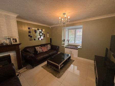 4 bedroom detached house to rent - Photo 2