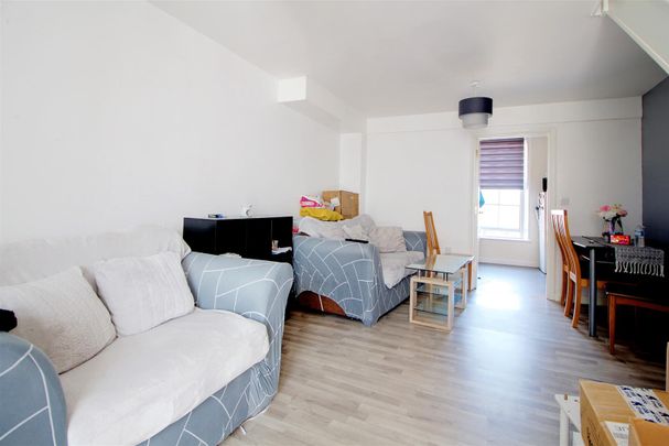 2 Bedroom Maisonette to let - Photo 1