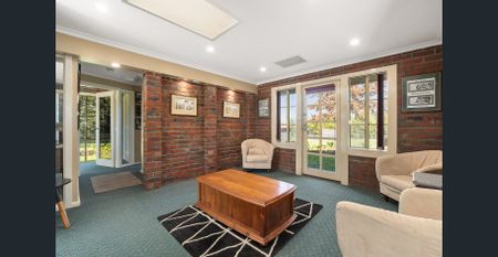 - COUNTRY LIVING - - Photo 4