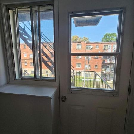 1 CH - 1 SDB - Montréal - $1,200 /mo - Photo 4