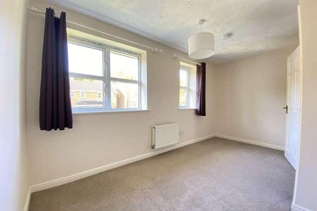 Rosebanks, Nr Town Centre, RG21 - Photo 4