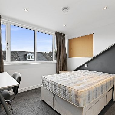Modern 5-Bed Student Home with Double Bedrooms in a Great Location - Photo 1