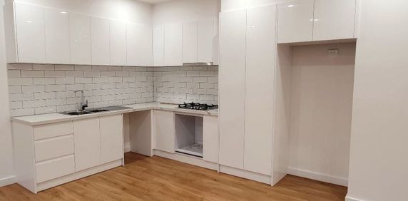 2-Bedroom Gem in Lalor with Modern Comforts - Photo 2