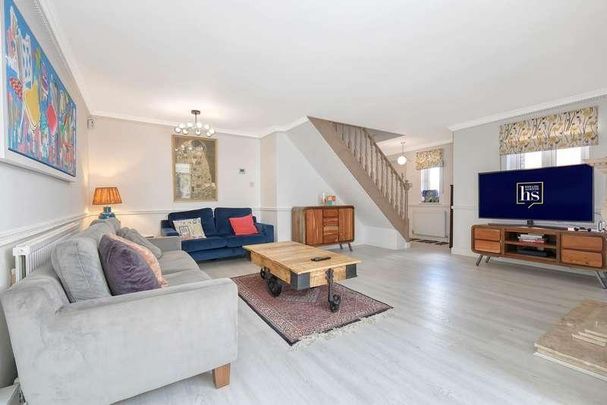 Fyfield Close, Brentwood, CM13 - Photo 1