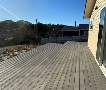 Sunny Brighton 3 Bedroom Home - Photo 1