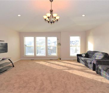 Spacious 3 Bedroom Home In Panorama Hills | Mountain Views - Photo 5