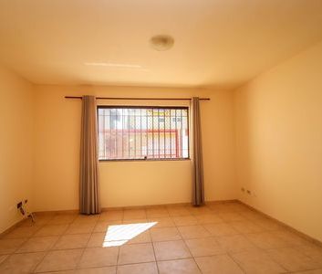 Casa para alugar com 90m², 3 quartos e 2 vagas - Foto 1
