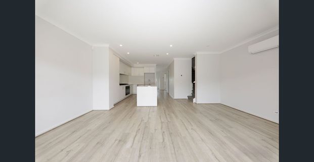 Modern Low-Maintenance Living Opposite Oak Park in Eliston Estate - Photo 1