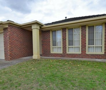 8 The Glade, Hampton Park VIC - Photo 6