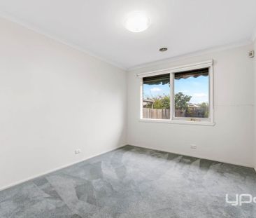 Spacious Family Home with Outdoor Entertaining & Double Garage - Photo 2