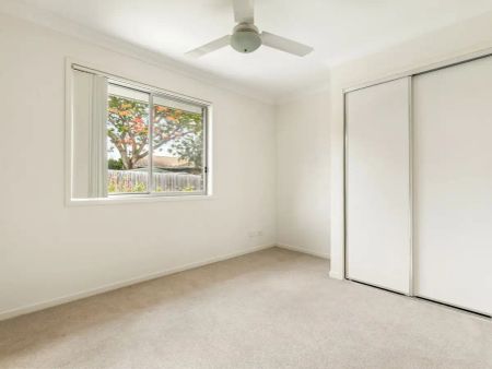 “Bright & Airy Townhouse Living” - Photo 4