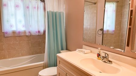 3 Bed Main Floor Suite For Rent In Delton! - Photo 4