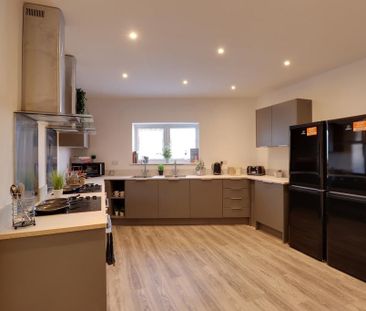 1 bedroom in a house share to rent - Photo 3