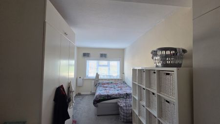 Southern Cottages, Surrey, TW19 - Photo 4