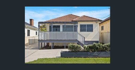 DELIGHTFUL, LOW MAINTENANCE HOME, MINUTES TO THE BEACH! - Photo 5