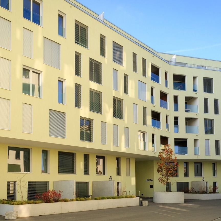 Appartement de 2.5 pièces au 2e étage avec loggia - Photo 1