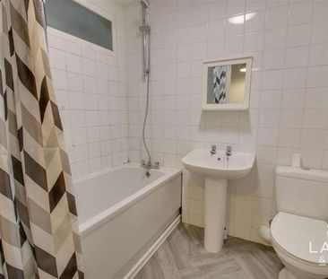 Knox Road, CO15 - Photo 3