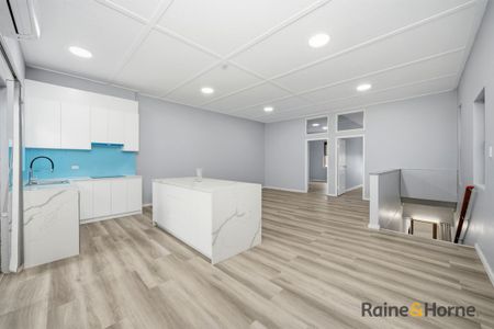 Fully Renovated 2-Bedroom Apartment in a Prime Tempe Location - Photo 2