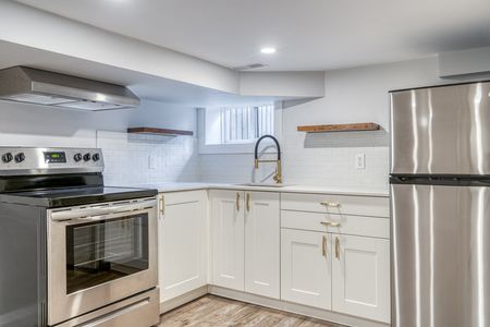 $1,399 / 1 br / 1 ba / 675 sqft 37 Garfield ave N unit 3 - Photo 3