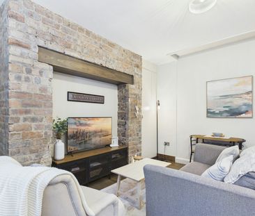 Flat to rent on - Photo 1