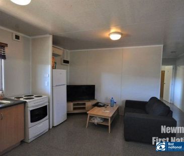 MODERN 3 BEDROOM - Photo 1