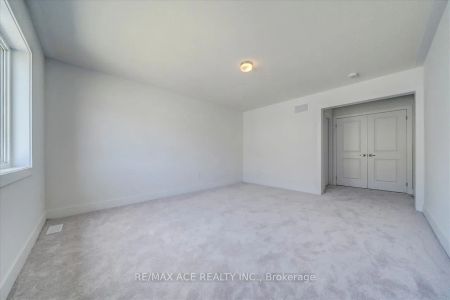 Condo Townhouse For Lease | E9033646 - Photo 3