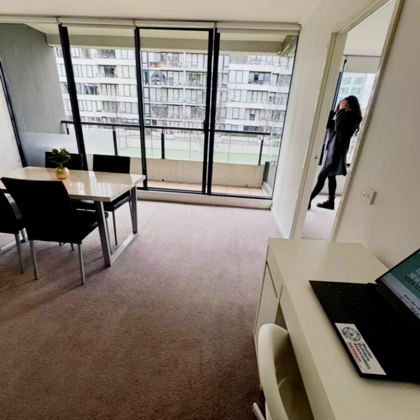 3 Bedrooms 2 Bathrooms - Photo 1