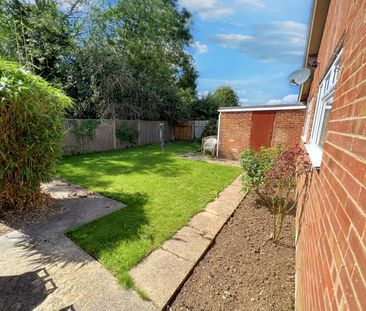 2 bedroom bungalow to rent Holme Close, Oakington, Cambridge, CB24 - Photo 2