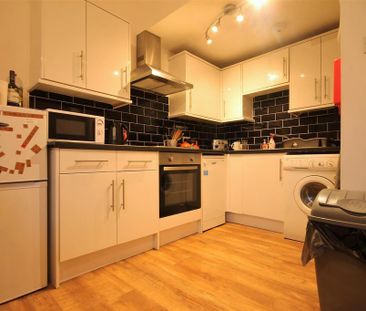 3 bedroom flat to rent - Photo 6