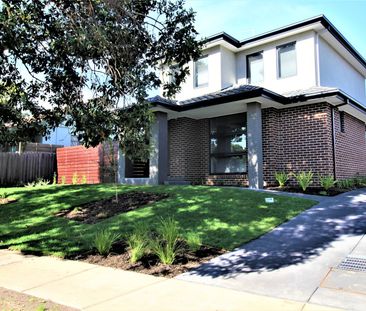 SPACIOUS 3 BEDROOM TOWNHOUSE - Photo 5