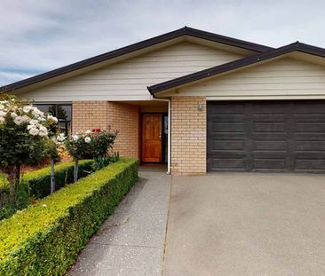 Location, Convenience And Space! - Photo 1