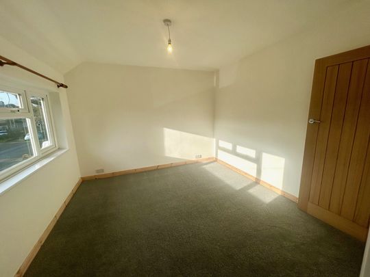 Ridgehurst Avenue, Watford - Photo 1