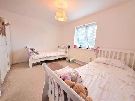 3 bed semi-detached house to rent in Mersea Crescent, Wickford, SS12 - Photo 5